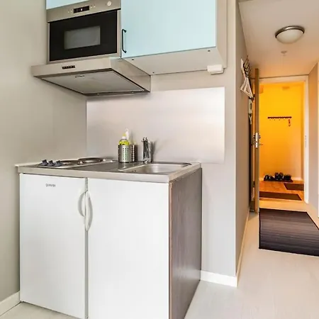 &close To Station Apartment