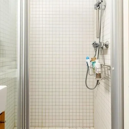 &close To Station Apartmán *