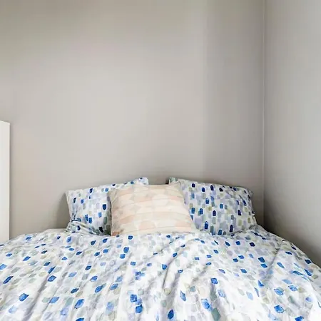 &close To Station Apartmán